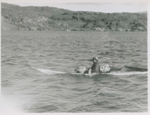 Image: Polar Eskimos [Inughuit] in kayaks coming to meet MacMillan